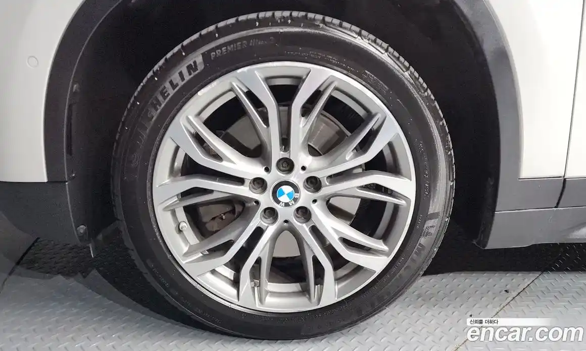 BMW X1 2016 2.0 автомат (гидро), фото 5