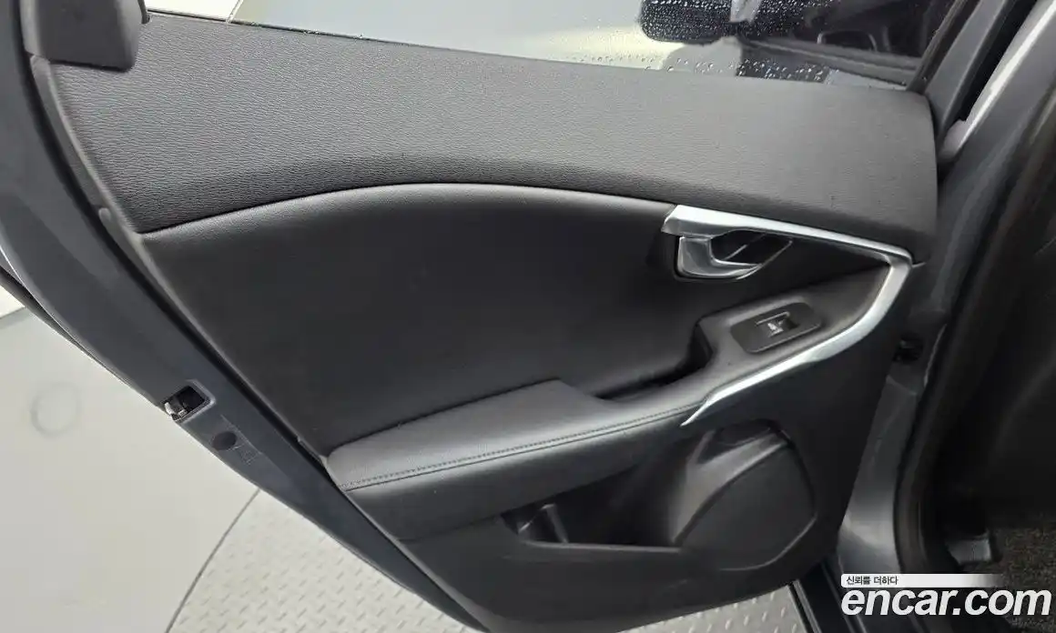 Volvo V40 2018 2.0 автомат (гидро), фото 15