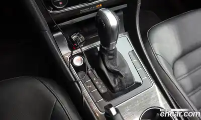 Volkswagen Passat 2018 2.0 автомат (гидро), миниатюра 9
