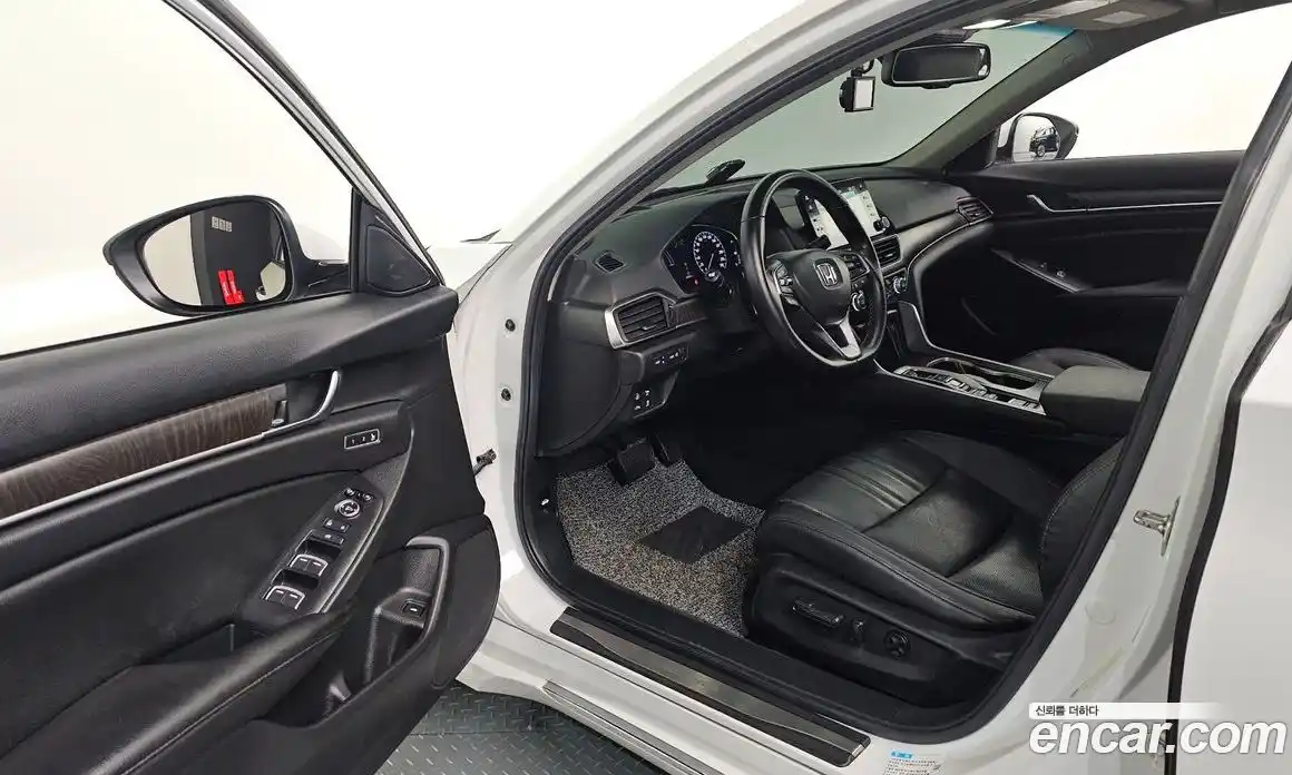 Honda Accord 2019 2.0 автомат (гидро), фото 12