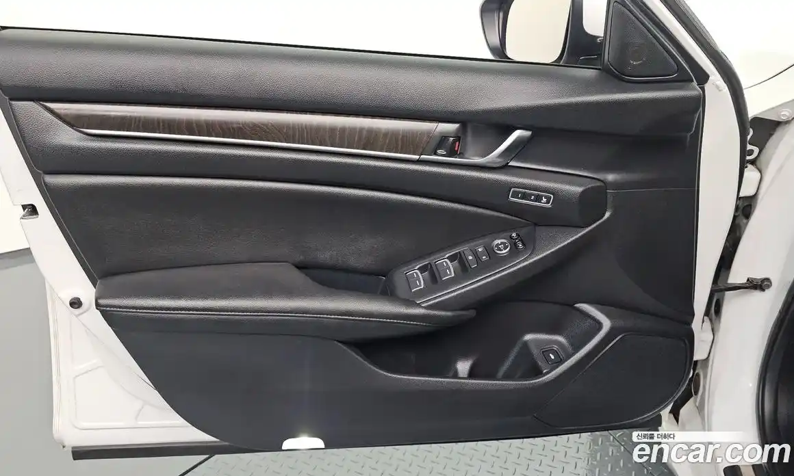 Honda Accord 2019 2.0 автомат (гидро), фото 13
