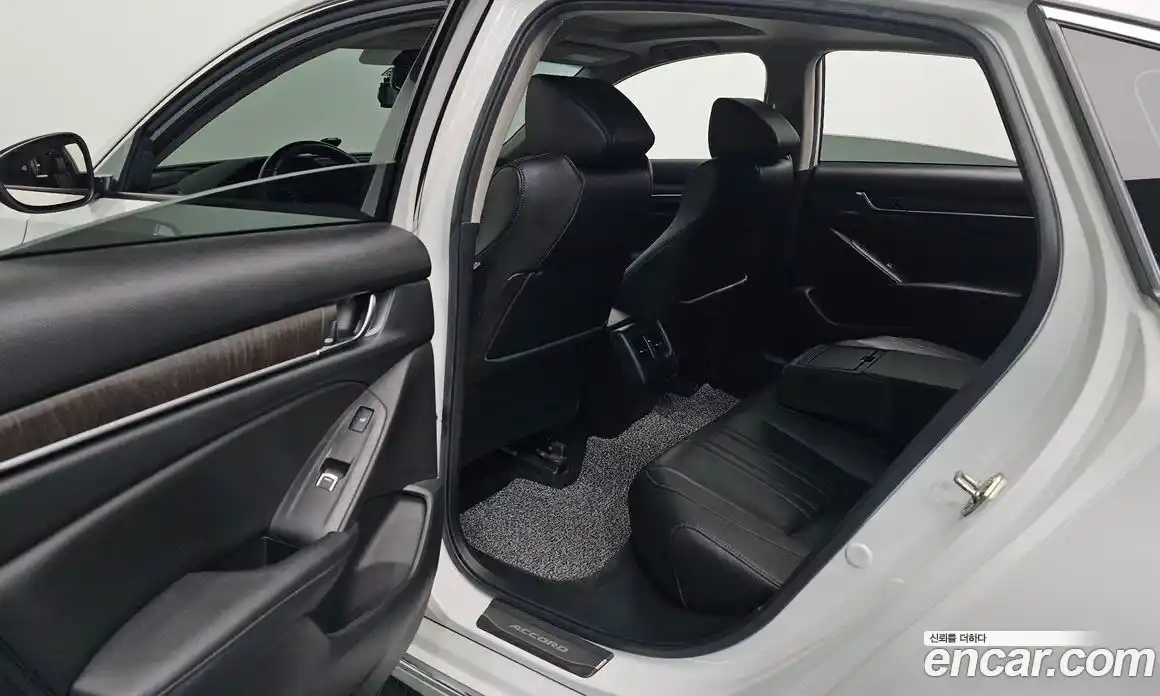 Honda Accord 2019 2.0 автомат (гидро), фото 16