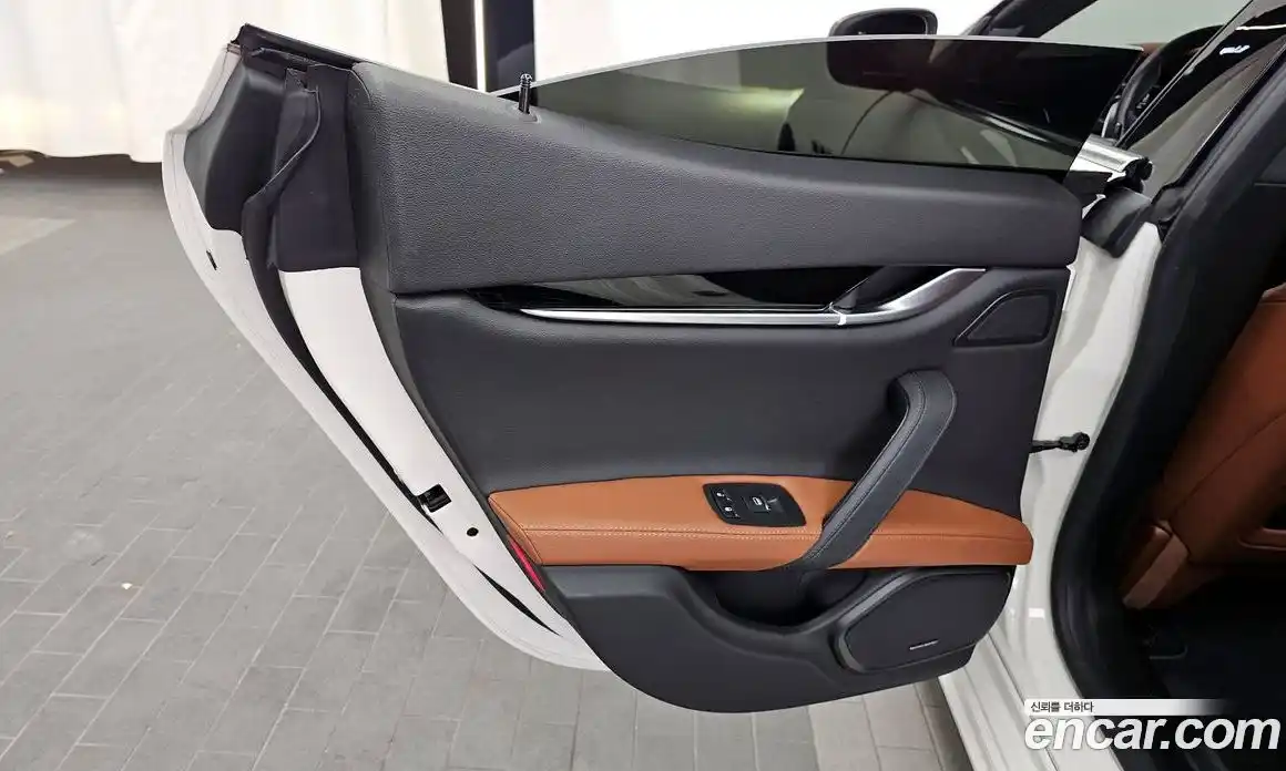 Maserati Ghibli 2021 2.0 гидро, фото 15