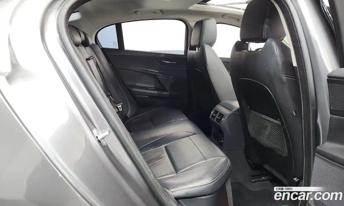 Jaguar XE 2018 2.0 гидро, фото 17
