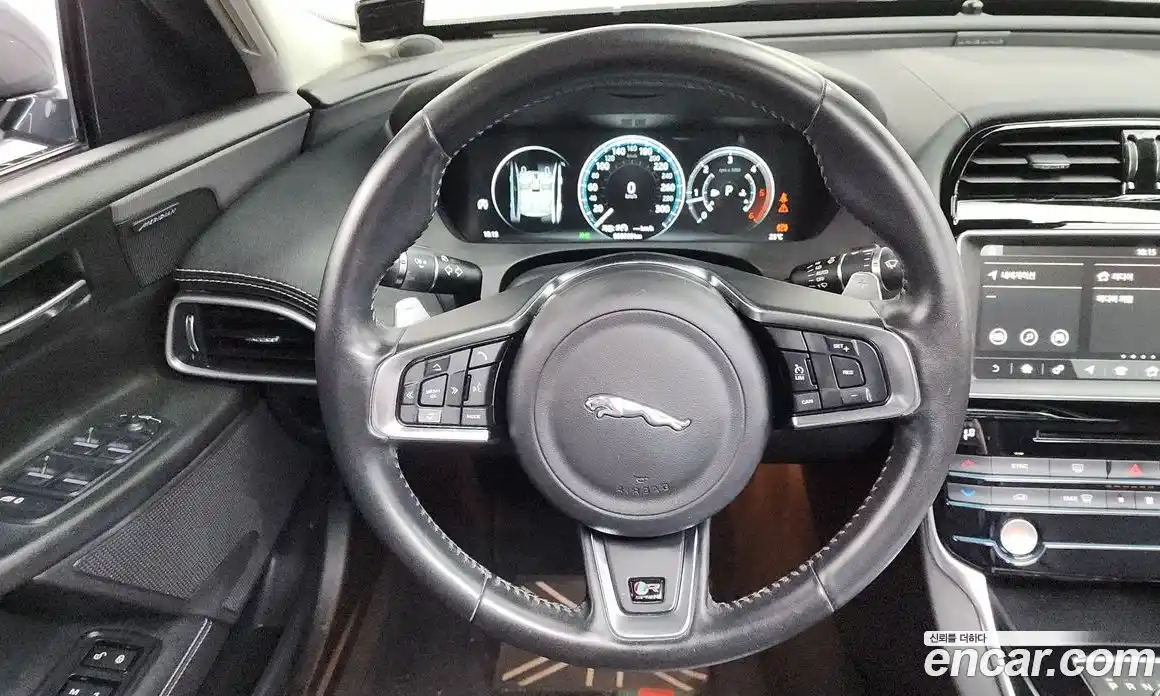 Jaguar XE 2018 2.0 гидро, фото 21