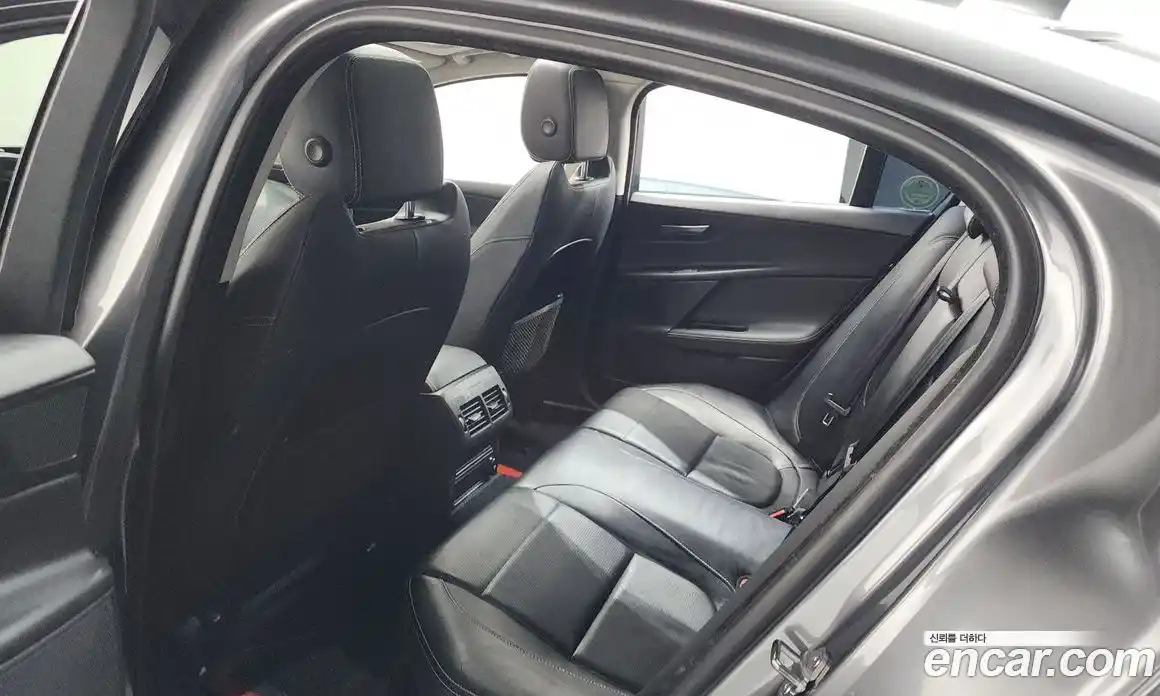 Jaguar XE 2018 2.0 гидро, фото 28