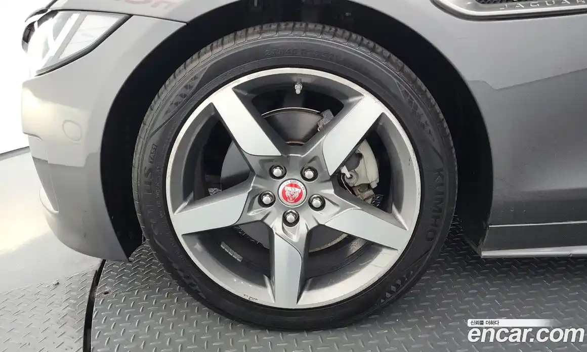 Jaguar XE 2018 2.0 гидро, фото 5