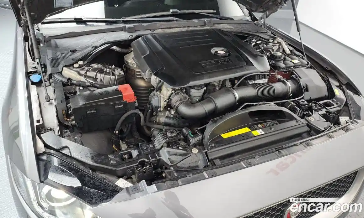 Jaguar XE 2018 2.0 гидро, фото 6