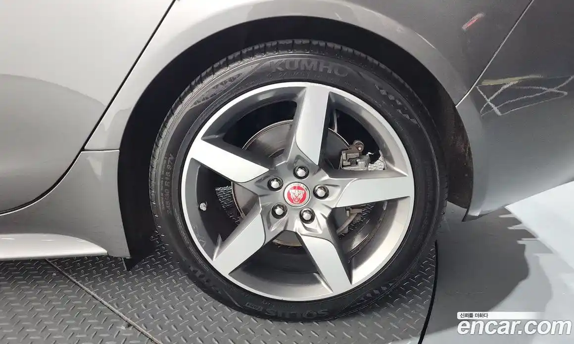 Jaguar XE 2018 2.0 гидро, фото 7