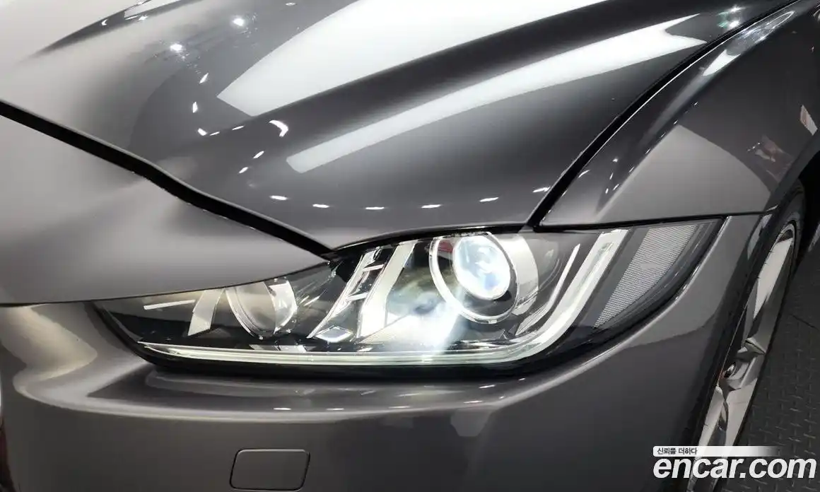 Jaguar XE 2018 2.0 гидро, фото 8