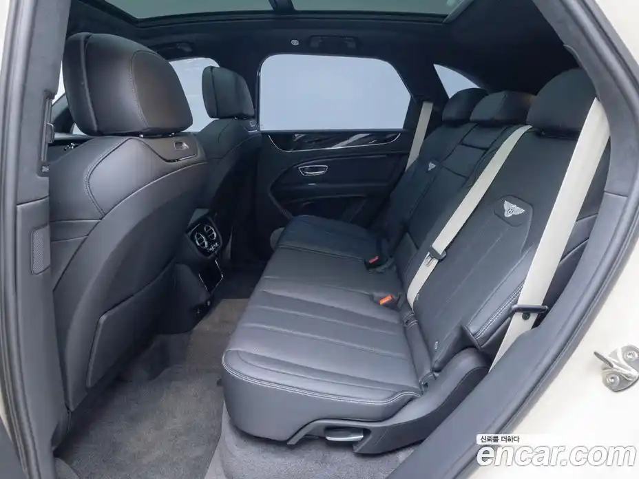 Bentley Bentayga 2025 4.0 гидро, фото 12