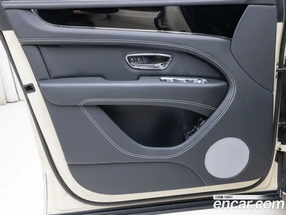 Bentley Bentayga 2025 4.0 гидро, фото 13