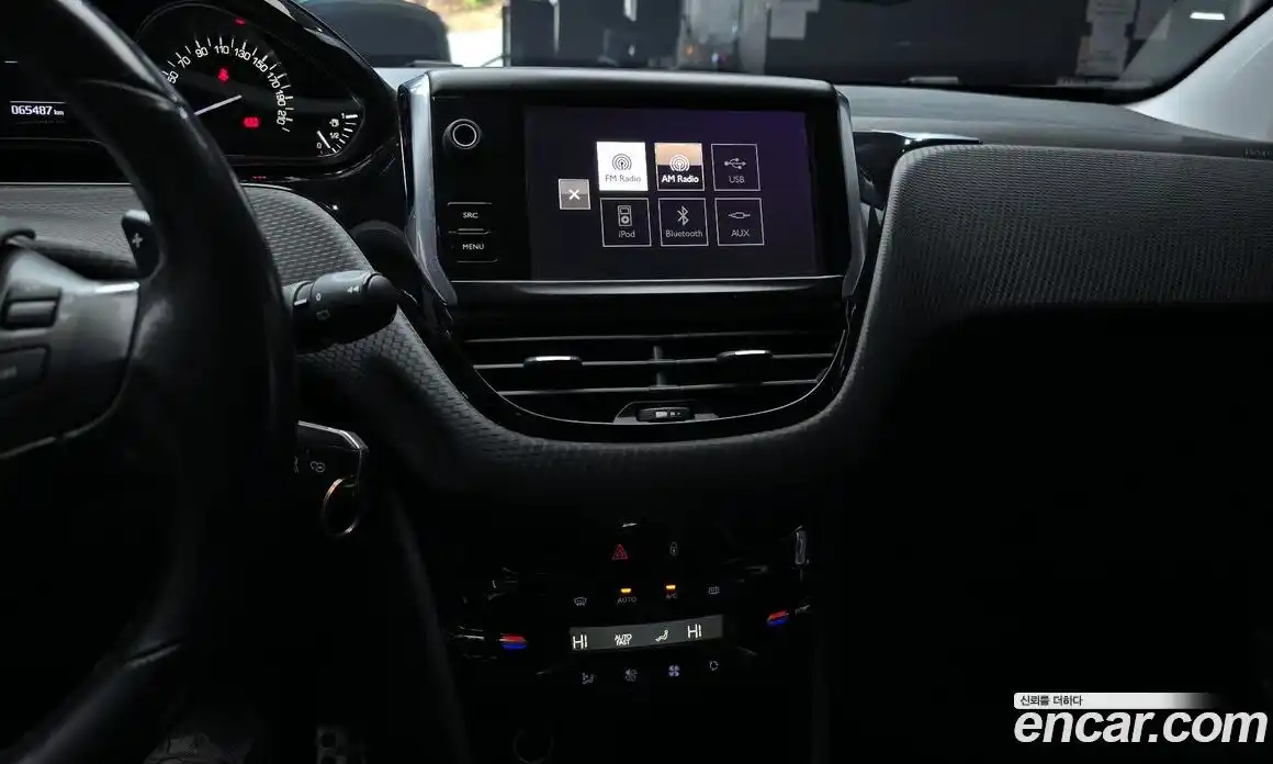 Peugeot 2008 2016 1.6 автомат (гидро), фото 15