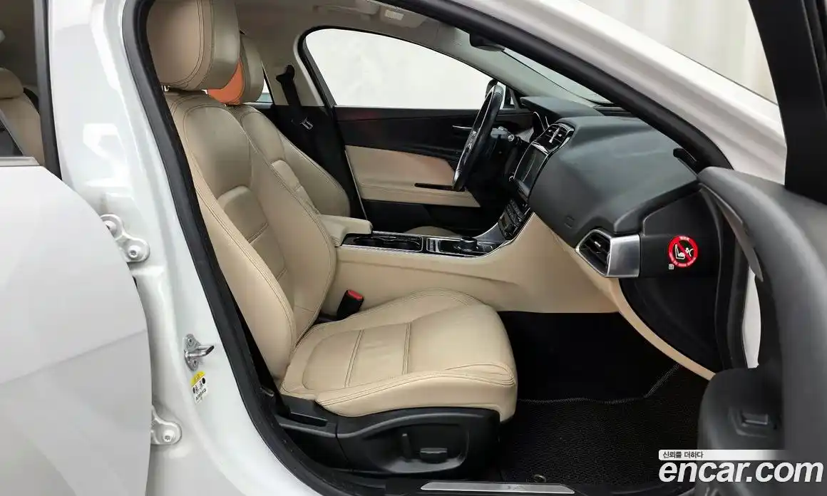 Jaguar XE 2017 2.0 гидро, фото 11