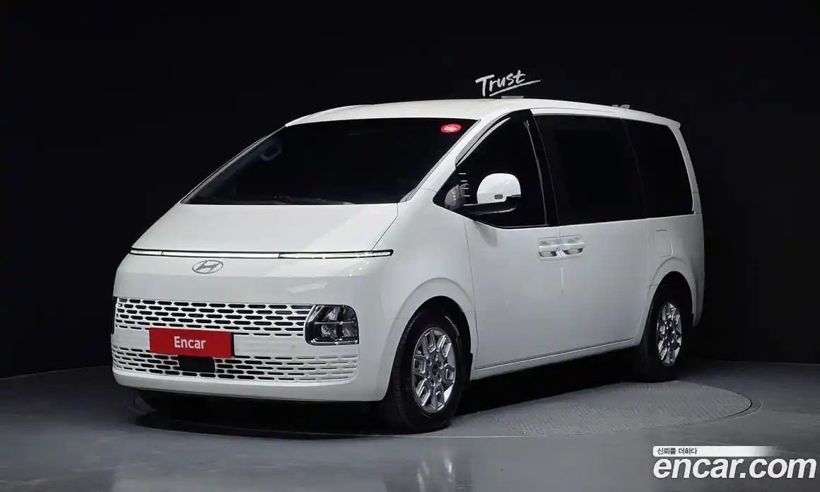 Hyundai Staria 2024 3.5 автомат (гидро), фото 1
