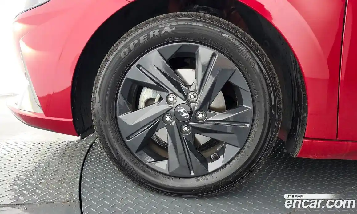 Hyundai Avante 2022 1.6 автомат (гидро), фото 4