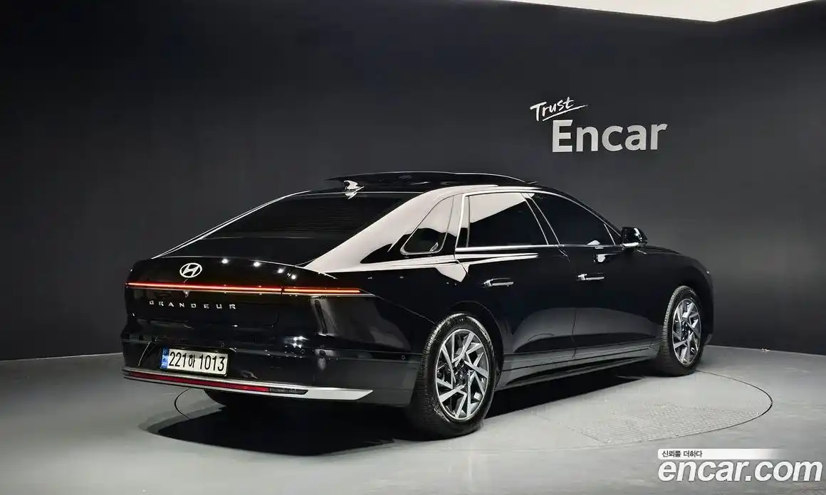 Hyundai Grandeur 2023 2.5 автомат (гидро), фото 2
