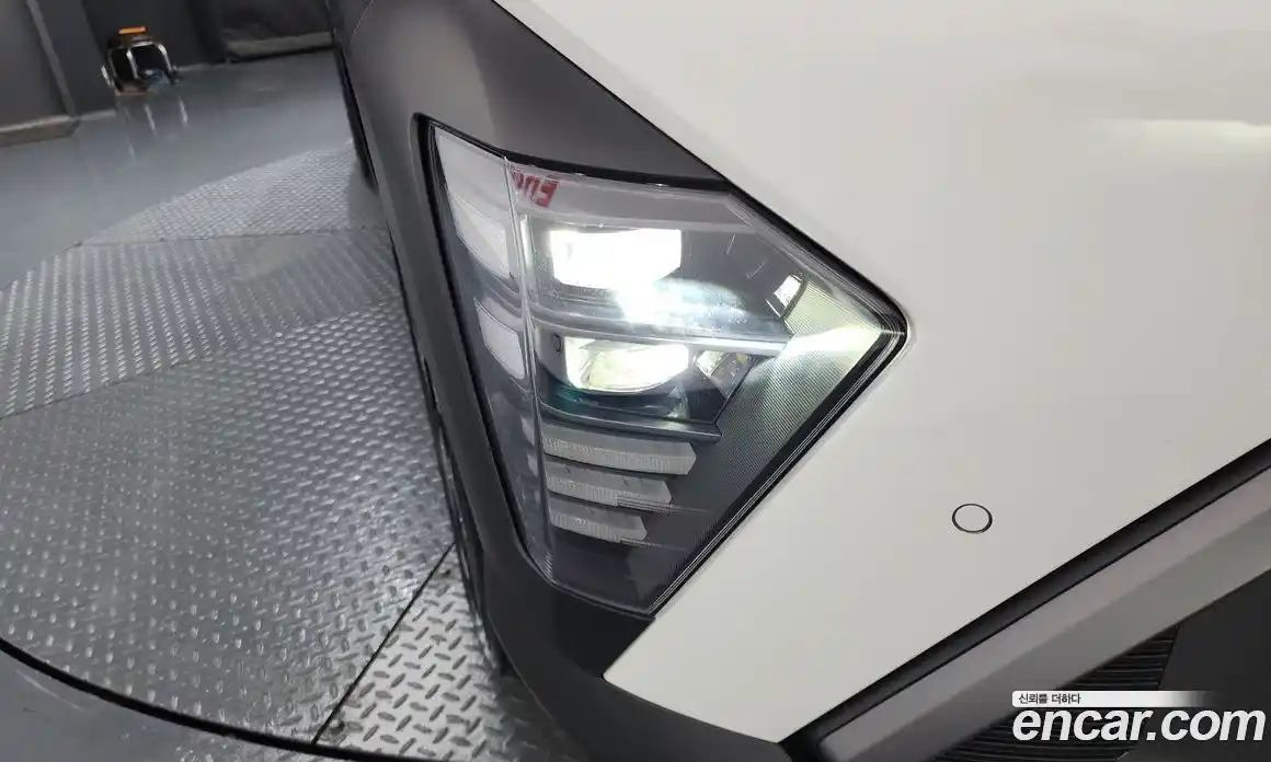 Hyundai Kona 2023 1.6 автомат (гидро), фото 7