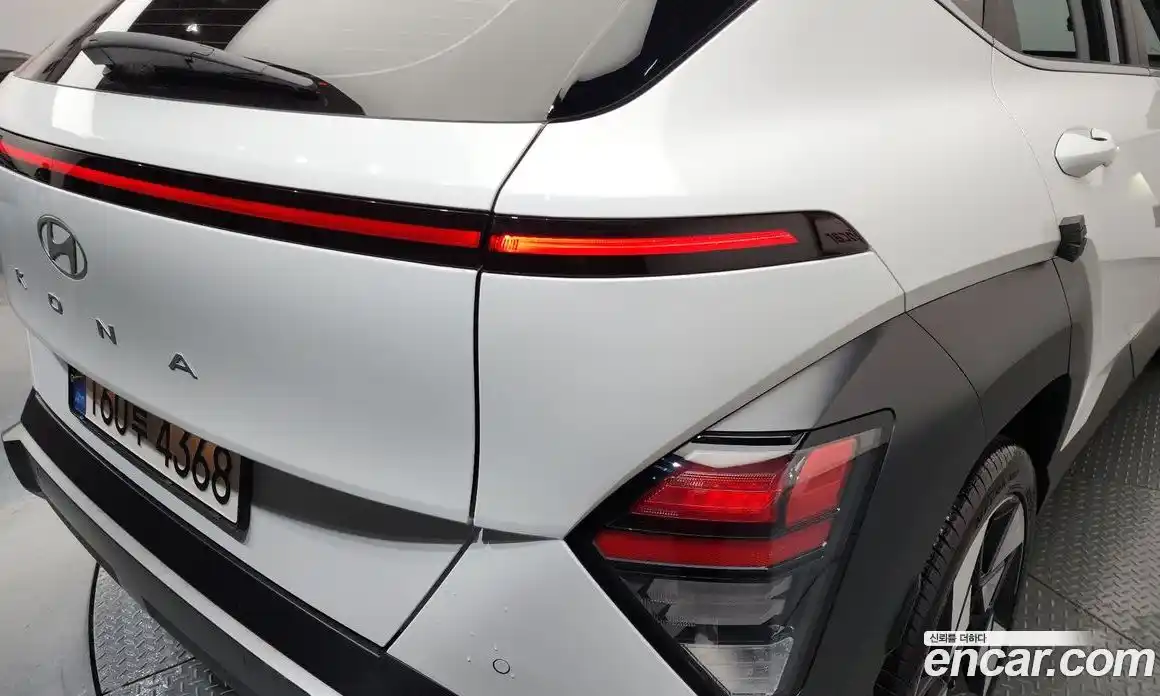 Hyundai Kona 2023 1.6 автомат (гидро), фото 8