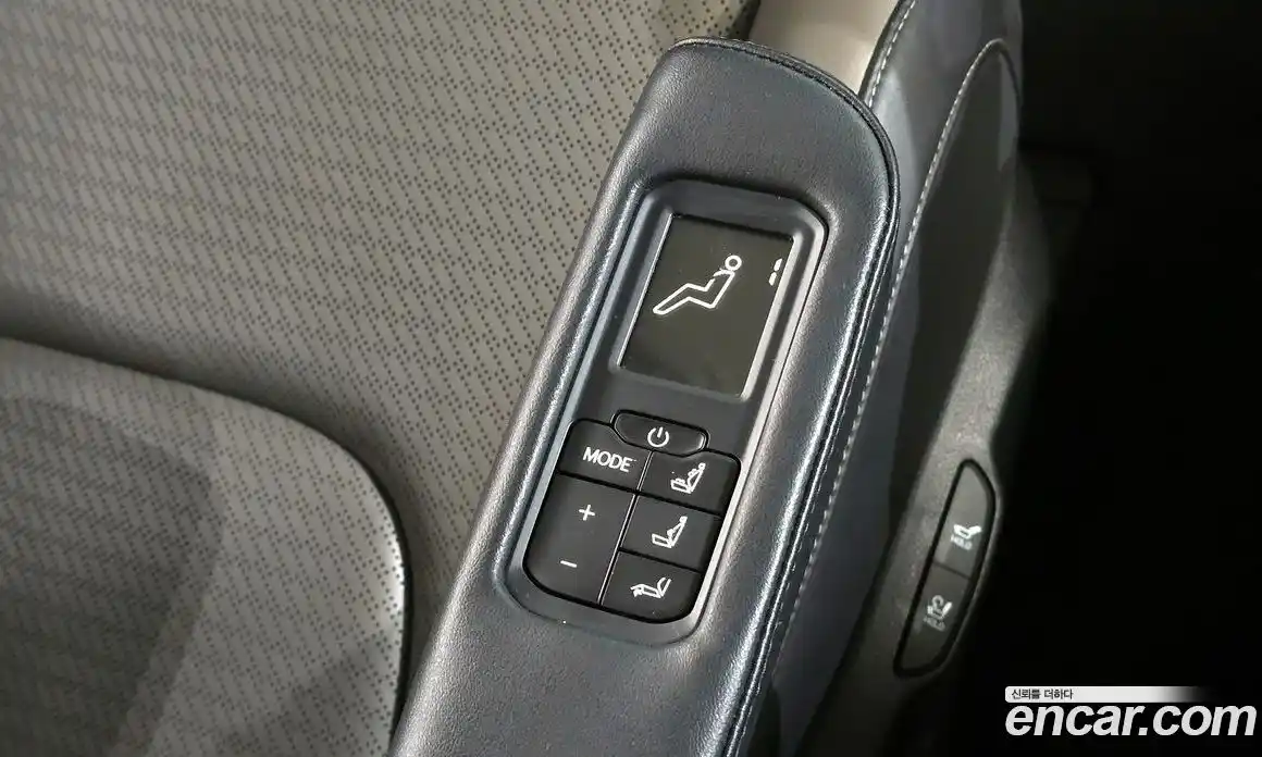 Kia Carnival 2024 1.6 автомат (гидро), фото 30