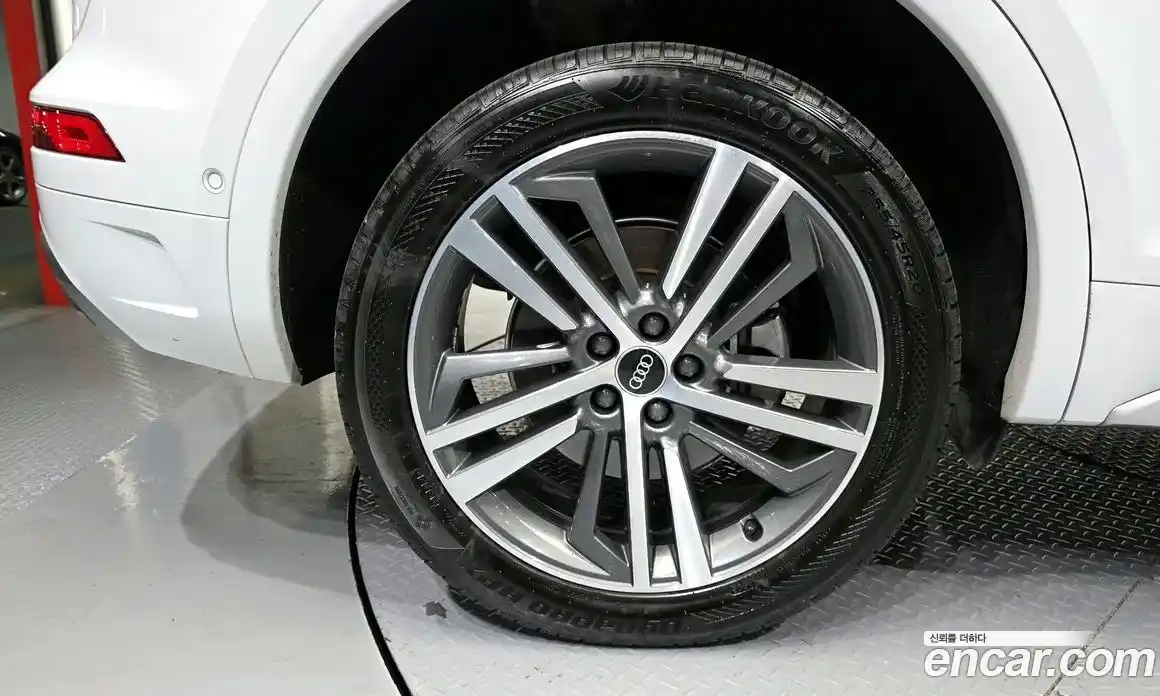 Audi Q5 2021 2.0 автомат (гидро), фото 5