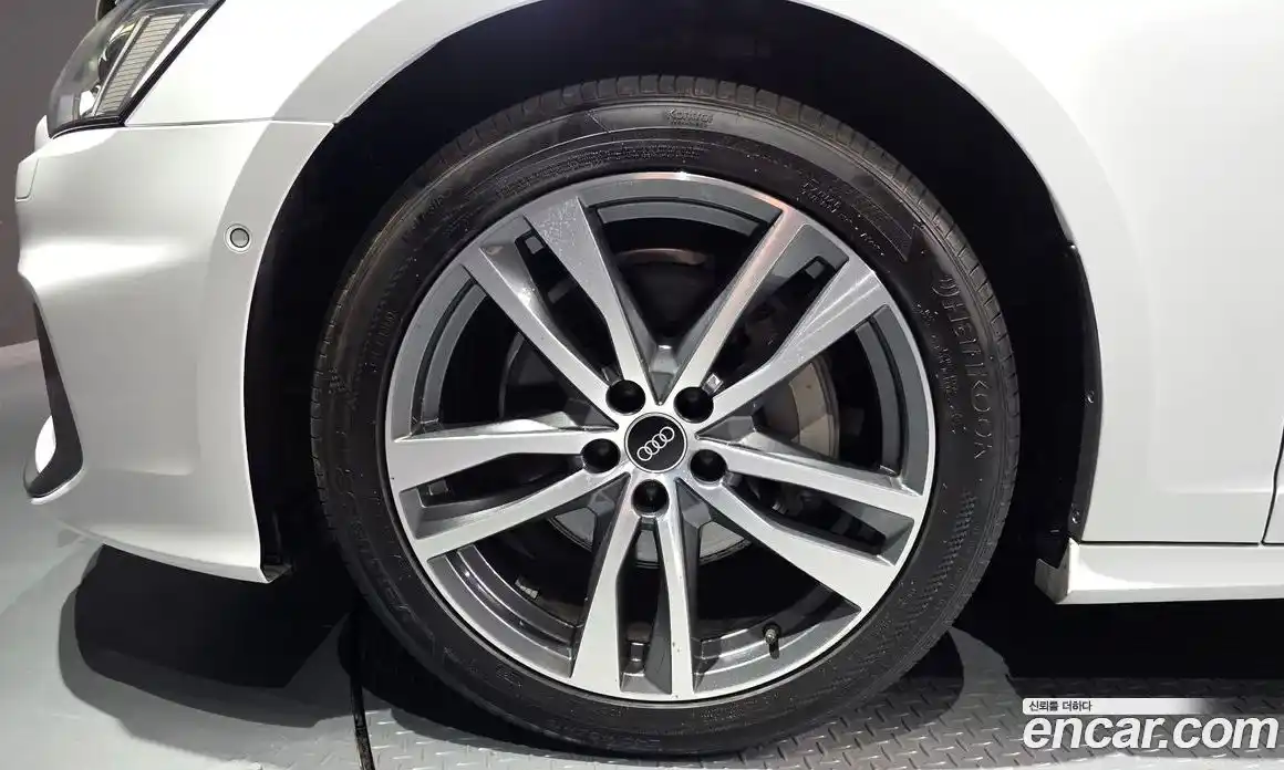 Audi A6 2021 2.0 автомат (гидро), фото 5