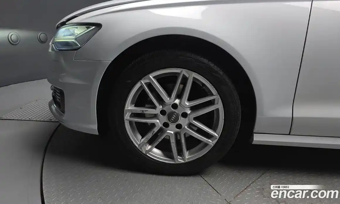 Audi A6 2016 2.0 автомат (гидро), фото 5