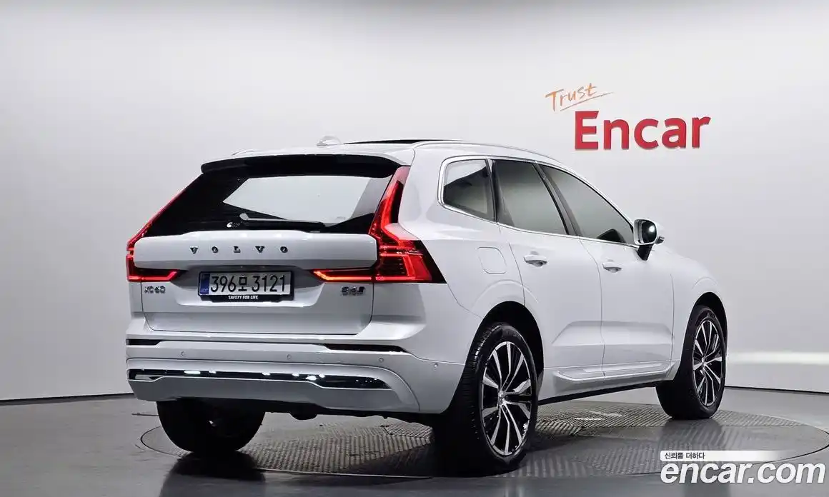Volvo XC60 2025 2.0 автомат (гидро), фото 1