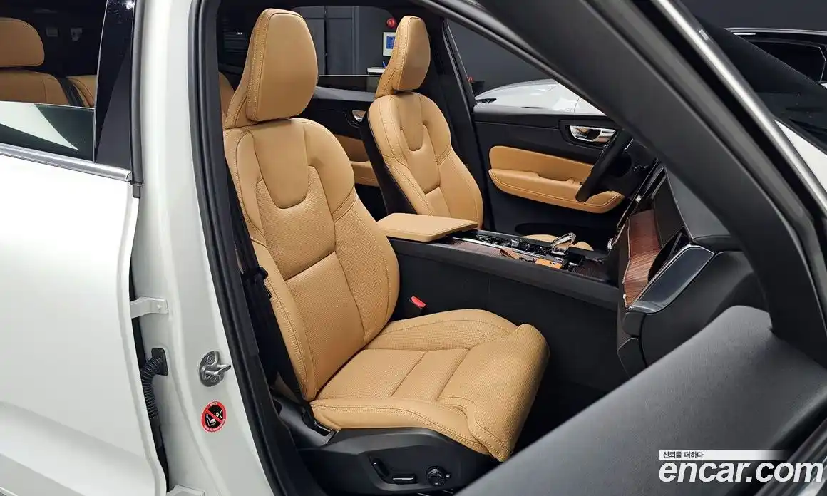Volvo XC60 2025 2.0 автомат (гидро), фото 12