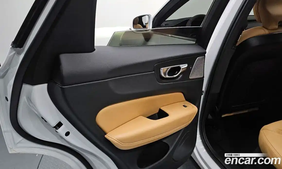 Volvo XC60 2025 2.0 автомат (гидро), фото 14