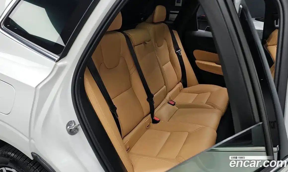 Volvo XC60 2025 2.0 автомат (гидро), фото 15