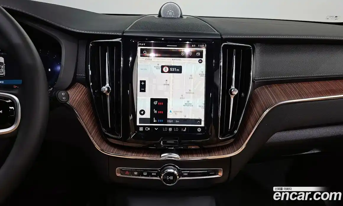 Volvo XC60 2025 2.0 автомат (гидро), фото 20