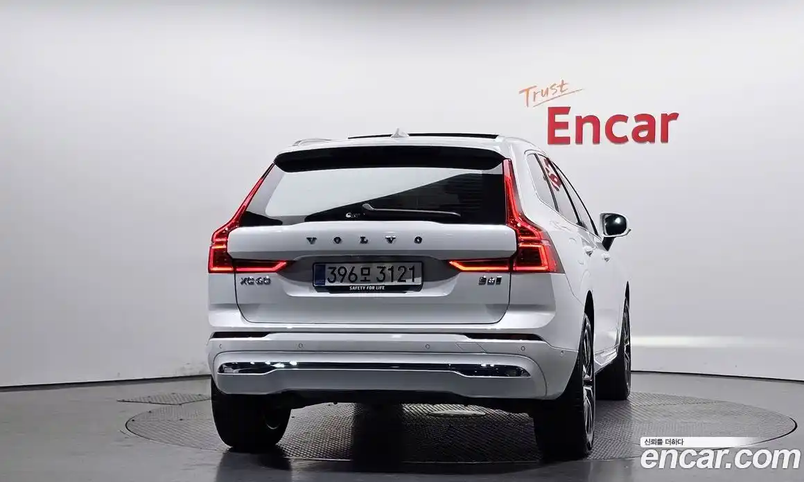 Volvo XC60 2025 2.0 автомат (гидро), фото 3