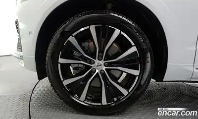 Volvo XC60 2025 2.0 автомат (гидро), миниатюра 4