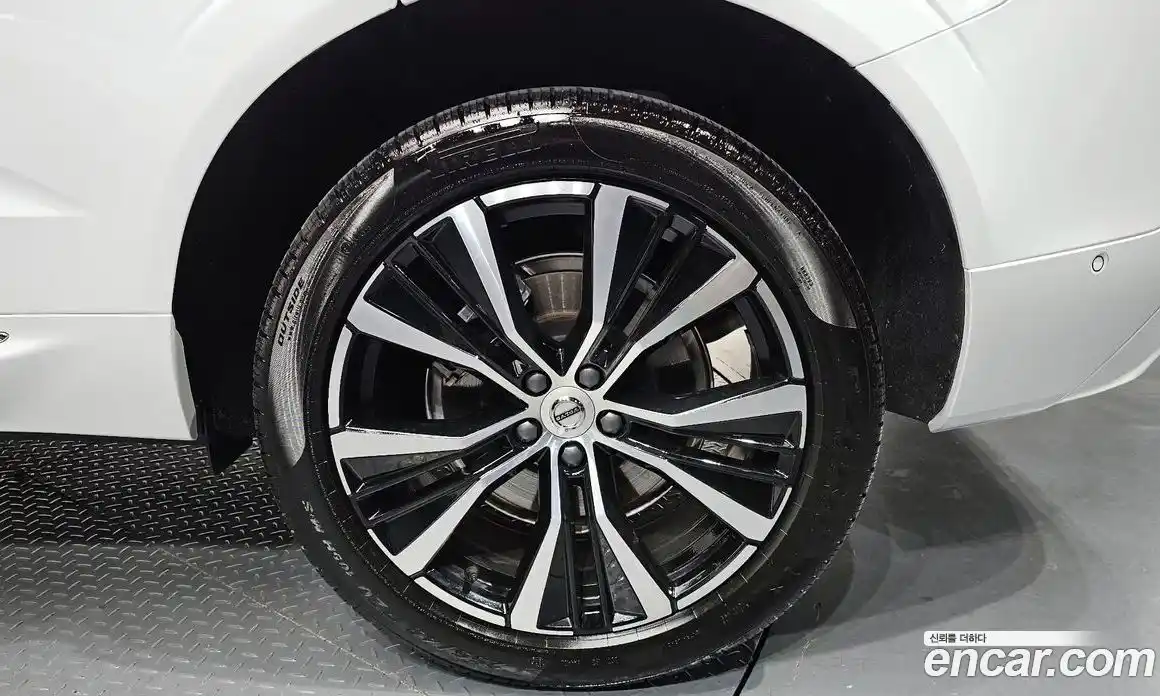 Volvo XC60 2025 2.0 автомат (гидро), фото 6