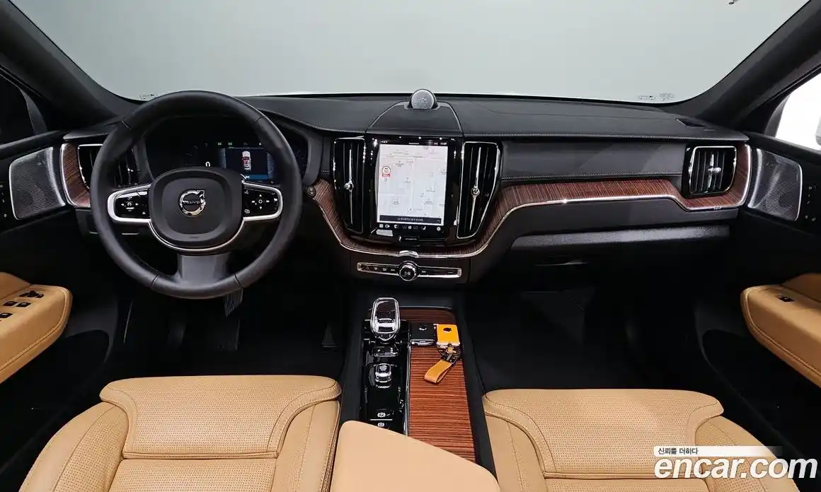 Volvo XC60 2025 2.0 автомат (гидро), фото 9