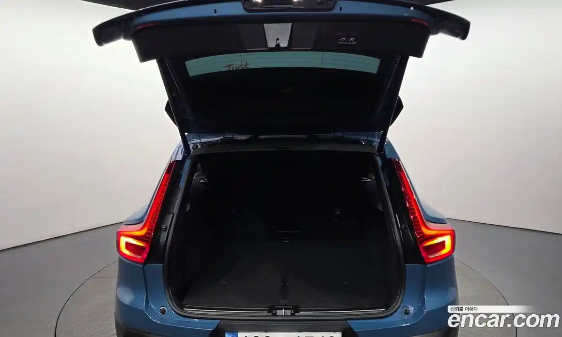 Volvo XC40 2022 2.0 автомат (гидро), фото 24