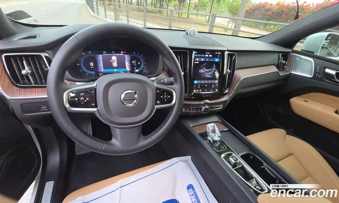 Volvo XC60 2023 2.0 автомат (гидро), фото 7