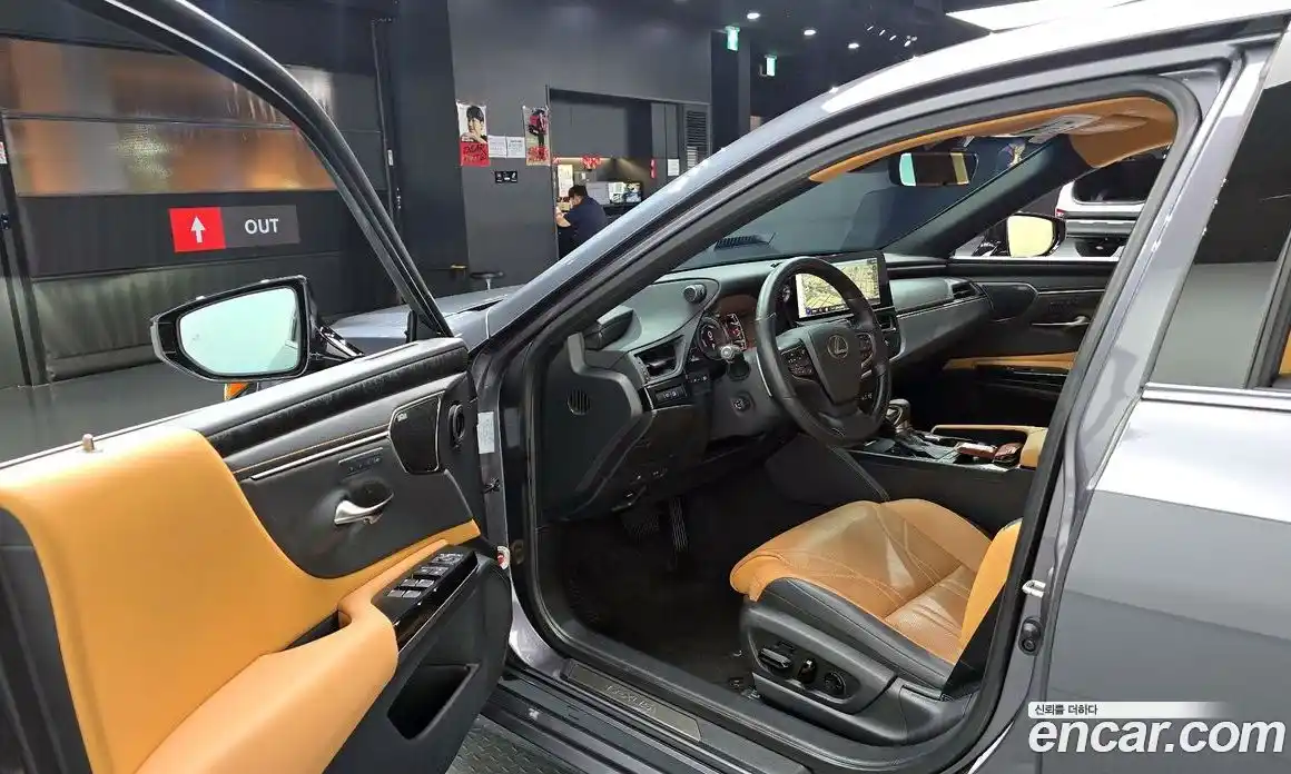 Lexus ES 2023 2.5 гидро, фото 13