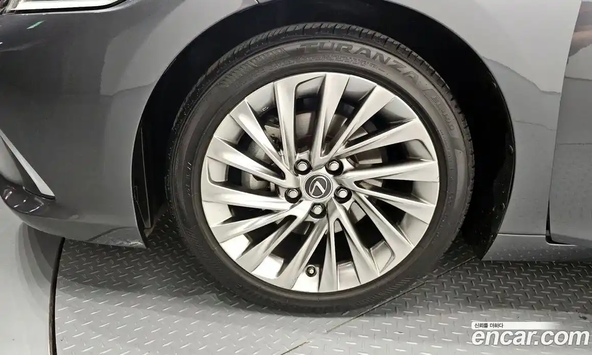 Lexus ES 2023 2.5 гидро, фото 5