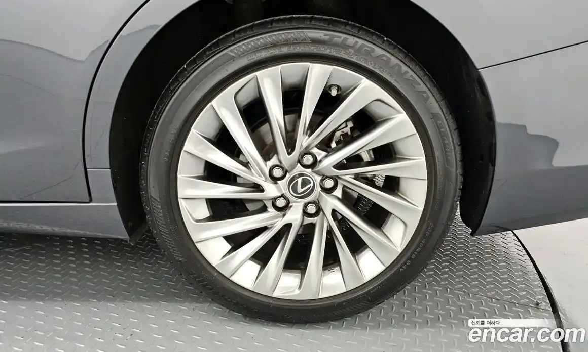 Lexus ES 2023 2.5 гидро, фото 7