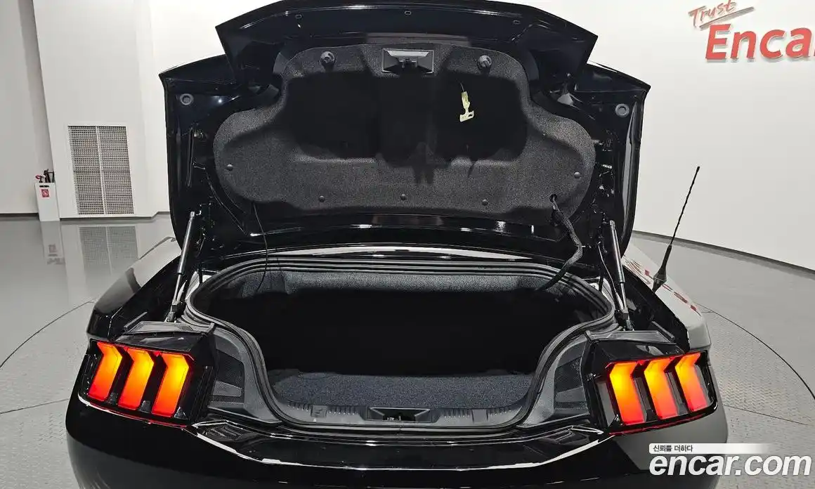 Ford Mustang 2024 2.3 автомат (гидро), фото 32
