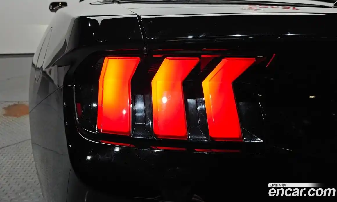 Ford Mustang 2024 2.3 автомат (гидро), фото 8