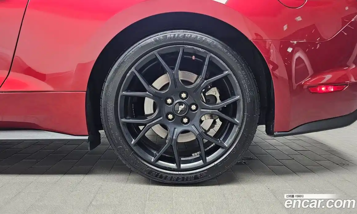 Ford Mustang 2022 2.3 автомат (гидро), фото 7