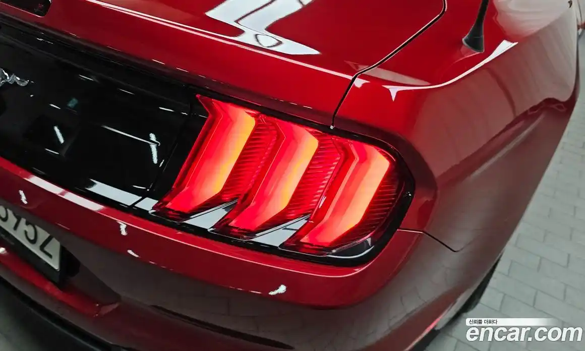 Ford Mustang 2022 2.3 автомат (гидро), фото 9