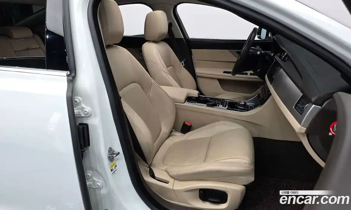 Jaguar XF 2017 2.0 гидро, фото 11
