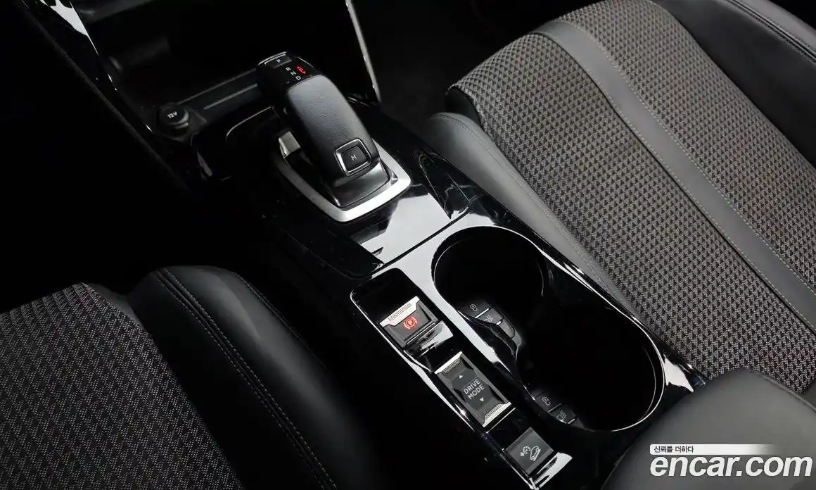 Peugeot 2008 2020 1.5 автомат (гидро), фото 9