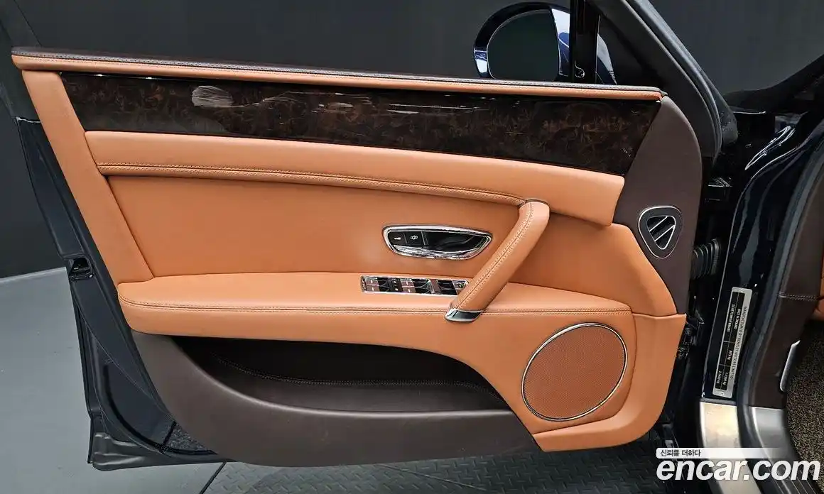Bentley Flying Spur 2018 4.0 гидро, фото 14