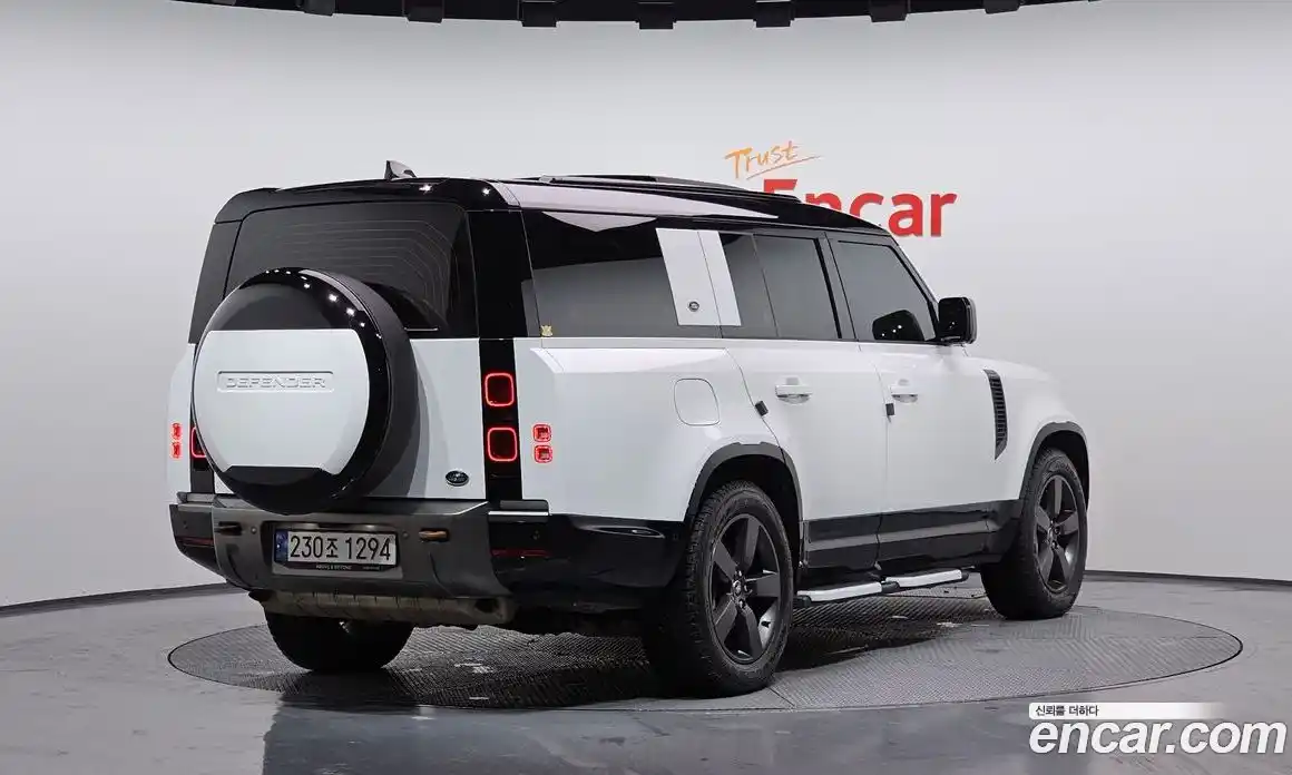 Land Rover Defender 2023 3.0 автомат (гидро), фото 2