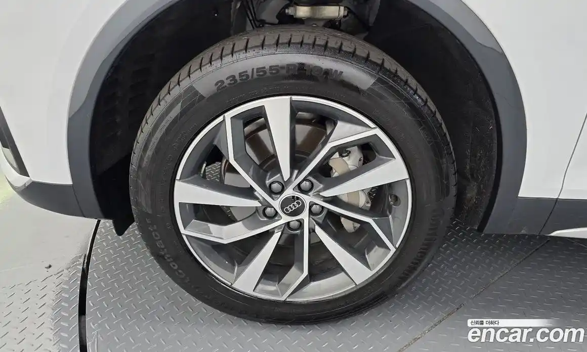 Audi Q5 2023 2.0 автомат (гидро), фото 5